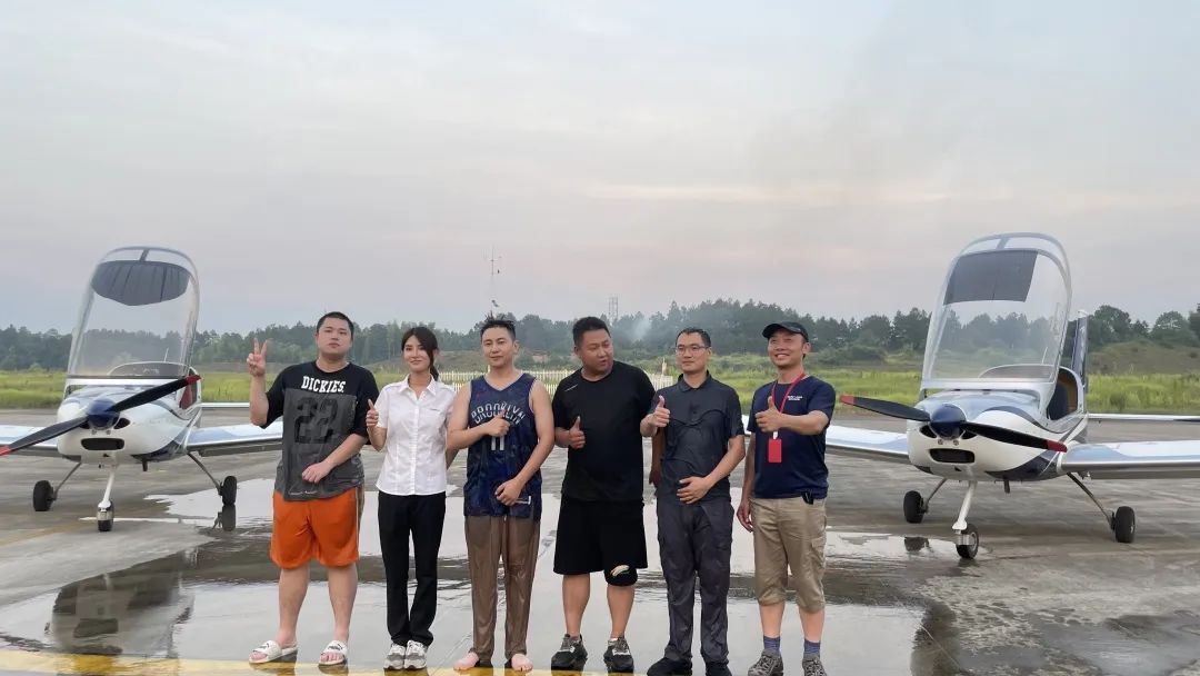 冲上云霄！湖南米兰在线登录-米兰(中国)
通航学员成功单飞