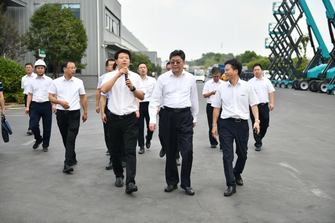 国家应急管理部郭治武局长一行考察米兰在线登录-米兰(中国)
智能无人化应急救援装备