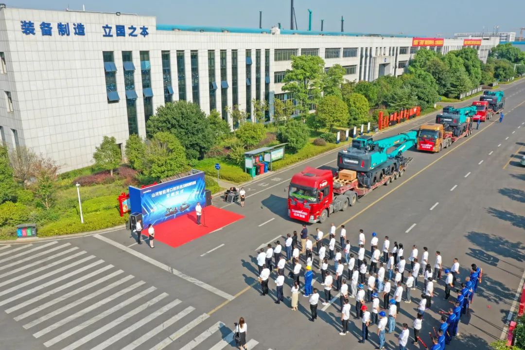 携手山东汇诚助力我国港口建设！米兰在线登录-米兰(中国)
智能港口抓料机成功批量交付