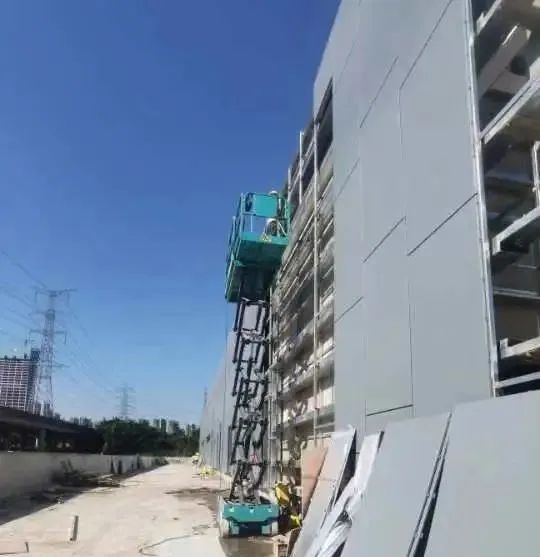 众志成城抗疫情!米兰在线登录-米兰(中国)
智能高空机械助力惠州方舱医院建设