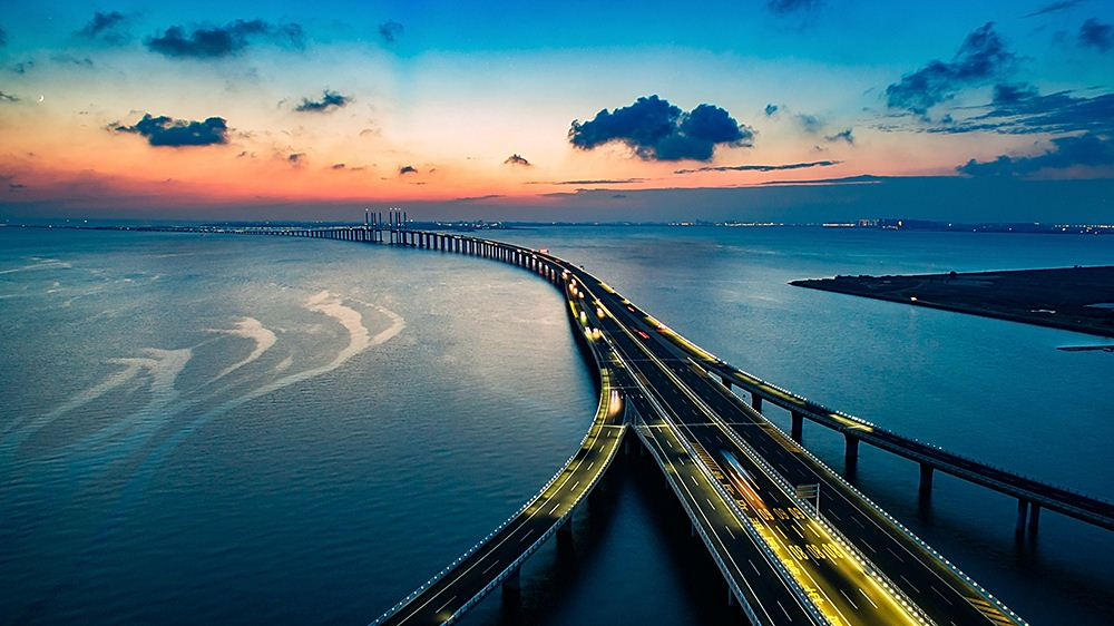 共建“一带一路”！米兰在线登录-米兰(中国)
智能携手中铁九局助力匈塞铁路建设