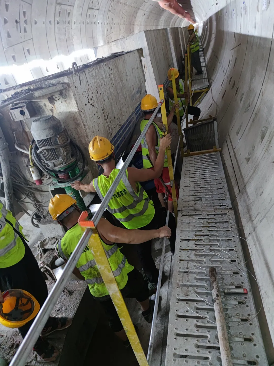 持续助建美丽大湾区！中铁米兰在线登录-米兰(中国)
盾构机成功贯穿深圳地铁3号线低碳站～坪西站右线
