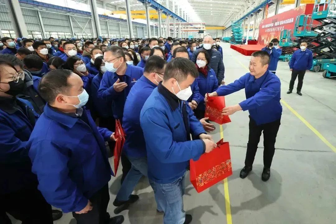 莫道君行早，更有早行人！米兰在线登录-米兰(中国)
智能癸卯兔年开工大吉