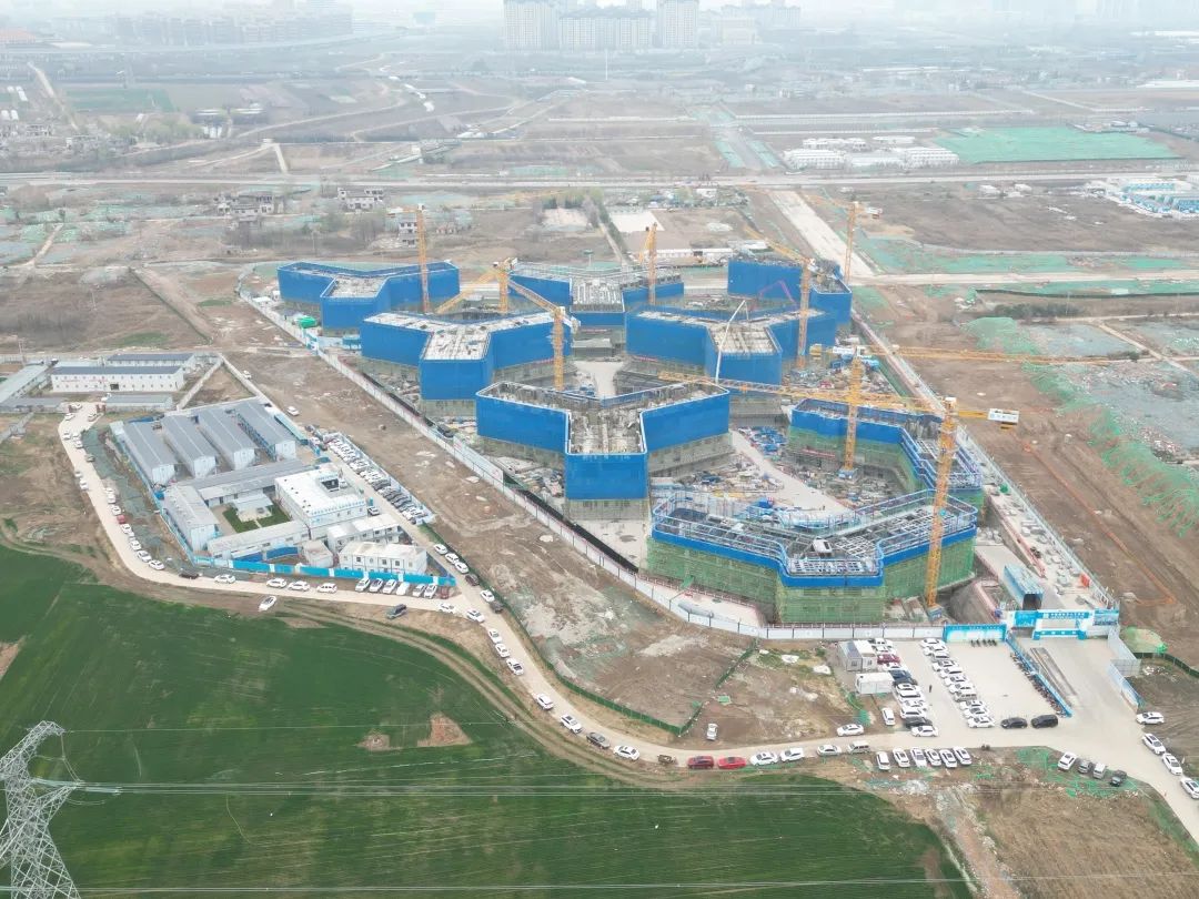 兴盛西北！米兰在线登录-米兰(中国)
江麓建筑起重机械助建西安都市经济圈