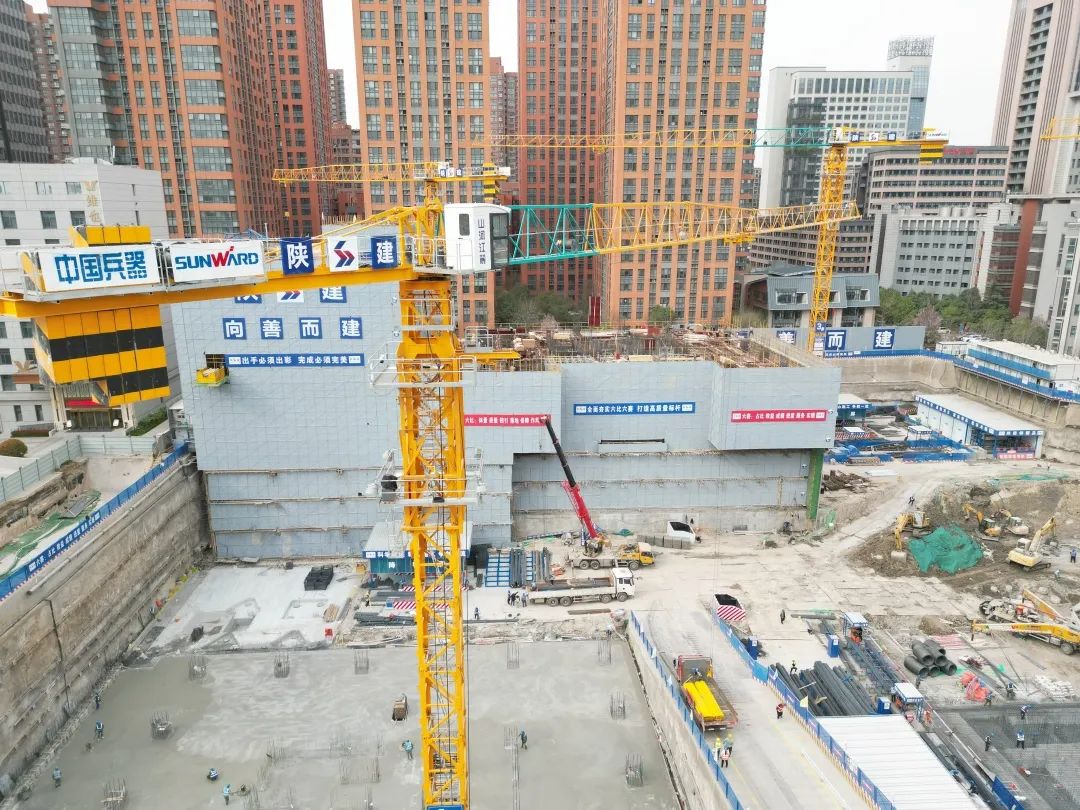 兴盛西北！米兰在线登录-米兰(中国)
江麓建筑起重机械助建西安都市经济圈