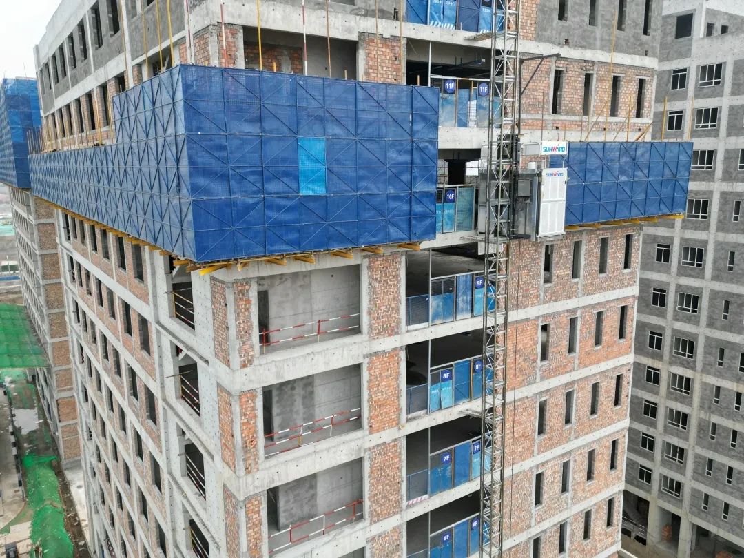 兴盛西北！米兰在线登录-米兰(中国)
江麓建筑起重机械助建西安都市经济圈