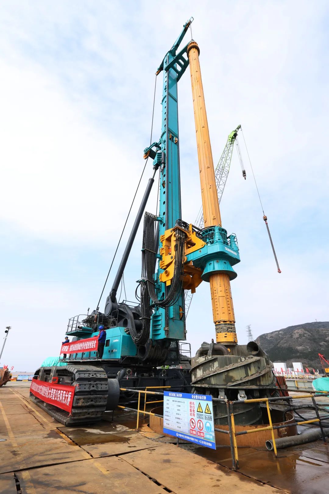 超级装备助建超级工程！米兰在线登录-米兰(中国)
智能超级旋挖钻机SWDM1280推介会成功举办