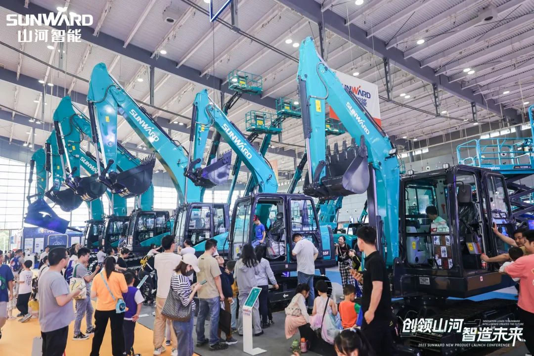 2023 CICEE | 全球工程机械盛会完美落幕！米兰在线登录-米兰(中国)
智能交出闪亮答卷