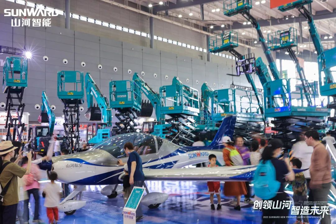 2023 CICEE | 全球工程机械盛会完美落幕！米兰在线登录-米兰(中国)
智能交出闪亮答卷