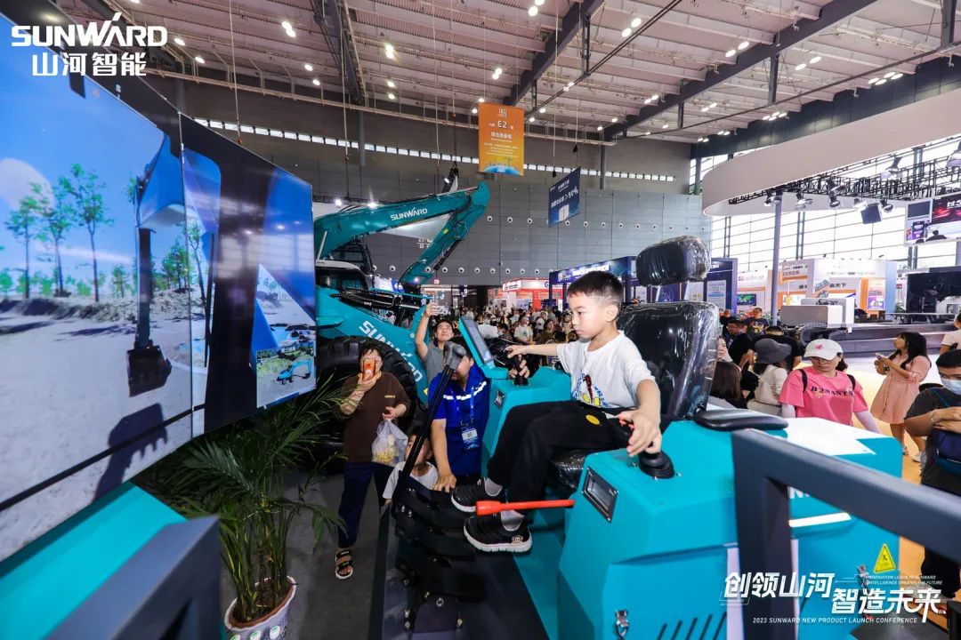 2023 CICEE | 全球工程机械盛会完美落幕！米兰在线登录-米兰(中国)
智能交出闪亮答卷