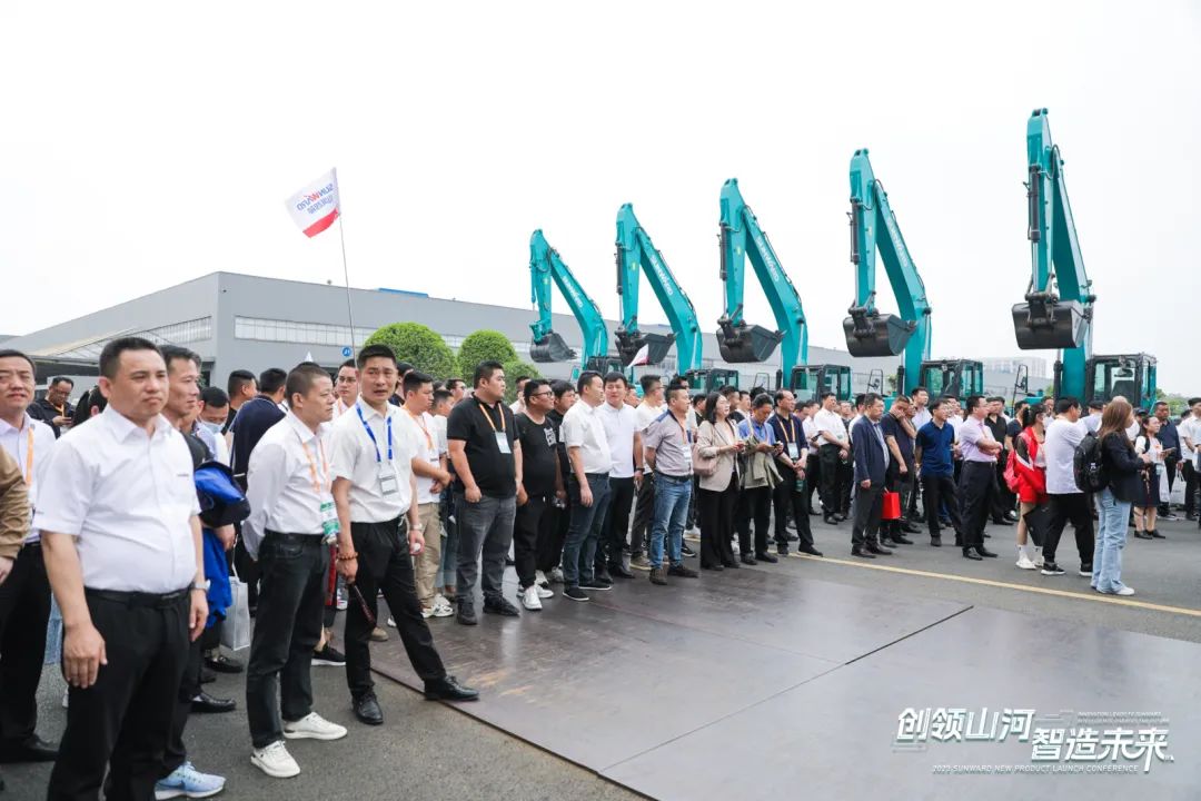 2023 CICEE | 全球工程机械盛会完美落幕！米兰在线登录-米兰(中国)
智能交出闪亮答卷