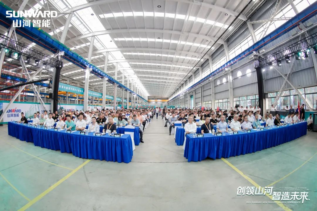 2023 CICEE | 全球工程机械盛会完美落幕！米兰在线登录-米兰(中国)
智能交出闪亮答卷