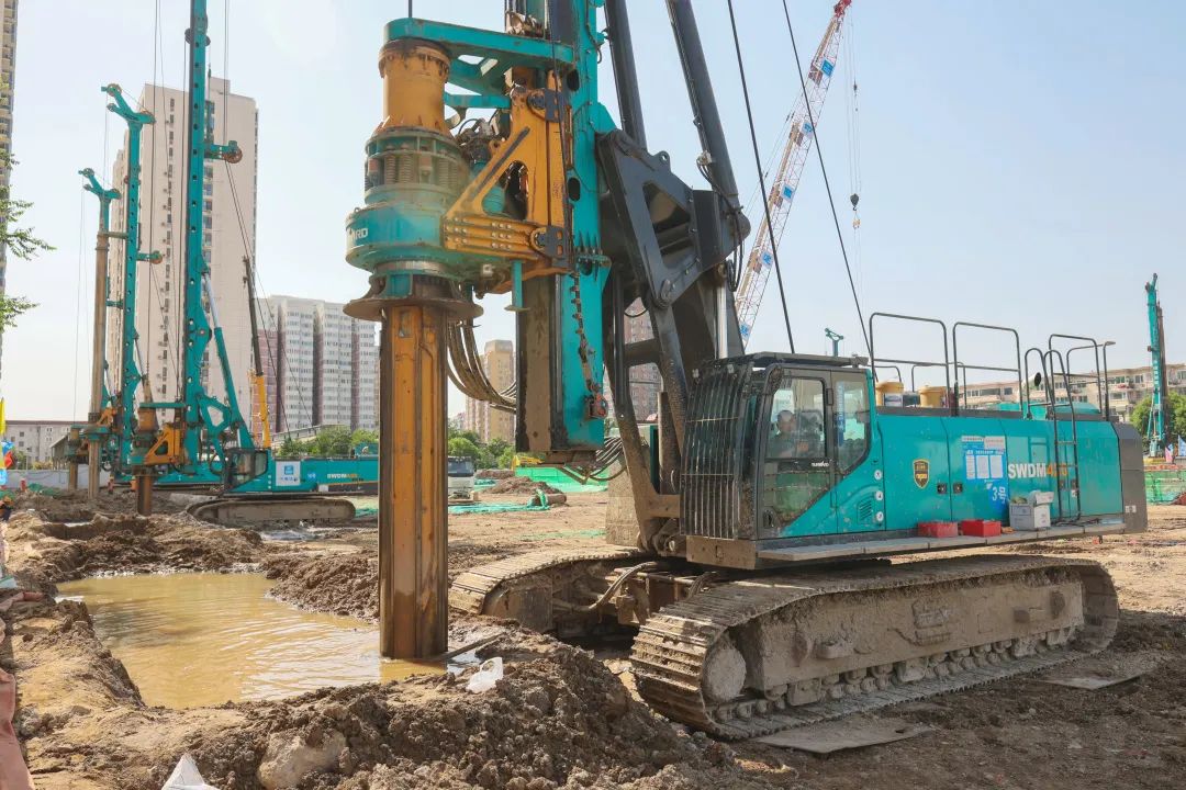 闪耀首都！米兰在线登录-米兰(中国)
智能旋挖钻机集群助力民生工程