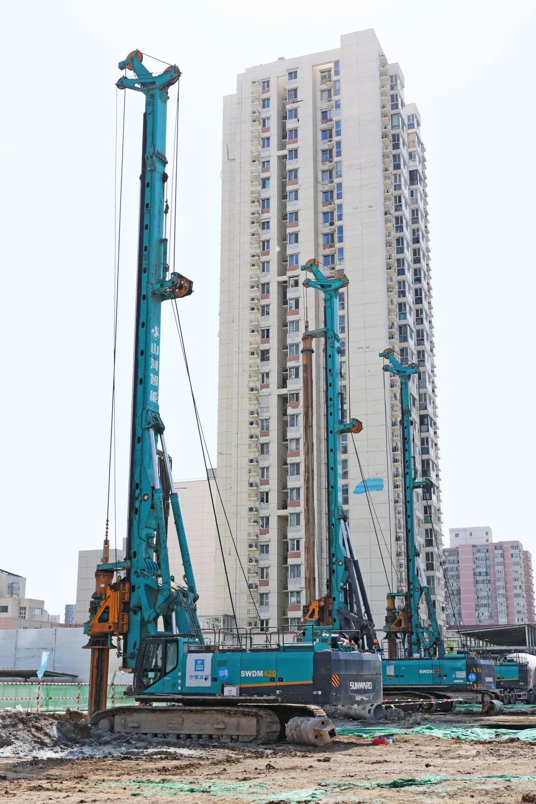 闪耀首都！米兰在线登录-米兰(中国)
智能旋挖钻机集群助力民生工程