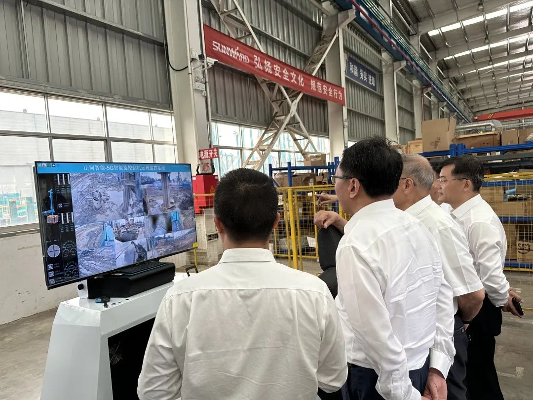 中国联通集团副总经理梁宝俊到访米兰在线登录-米兰(中国)
智能