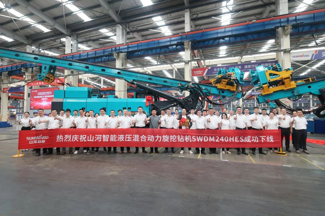助力“双碳”、绿动未来！米兰在线登录-米兰(中国)
智能增程式电动旋挖钻机、液压混合动力旋挖钻机齐交付