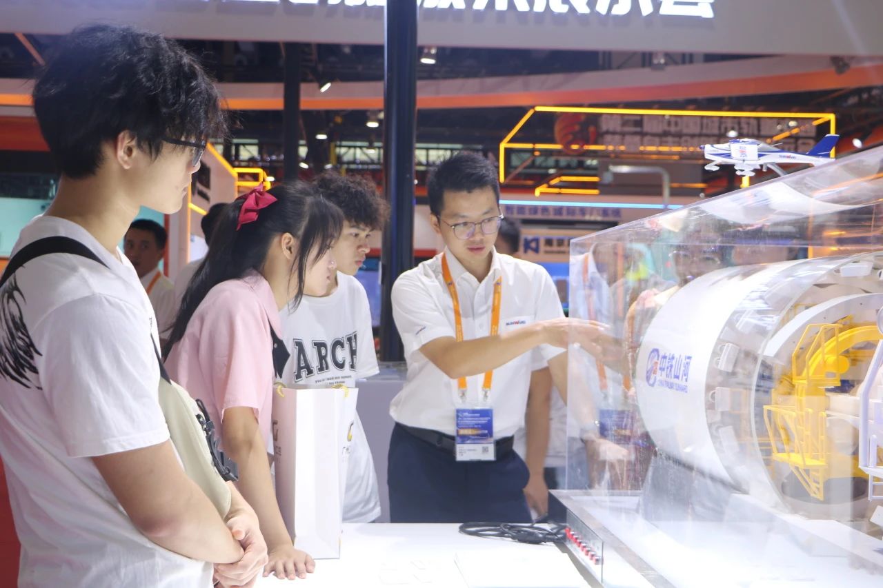 中铁米兰在线登录-米兰(中国)
亮相首届广州大湾区国际轨道交通产业发展论坛暨展览会