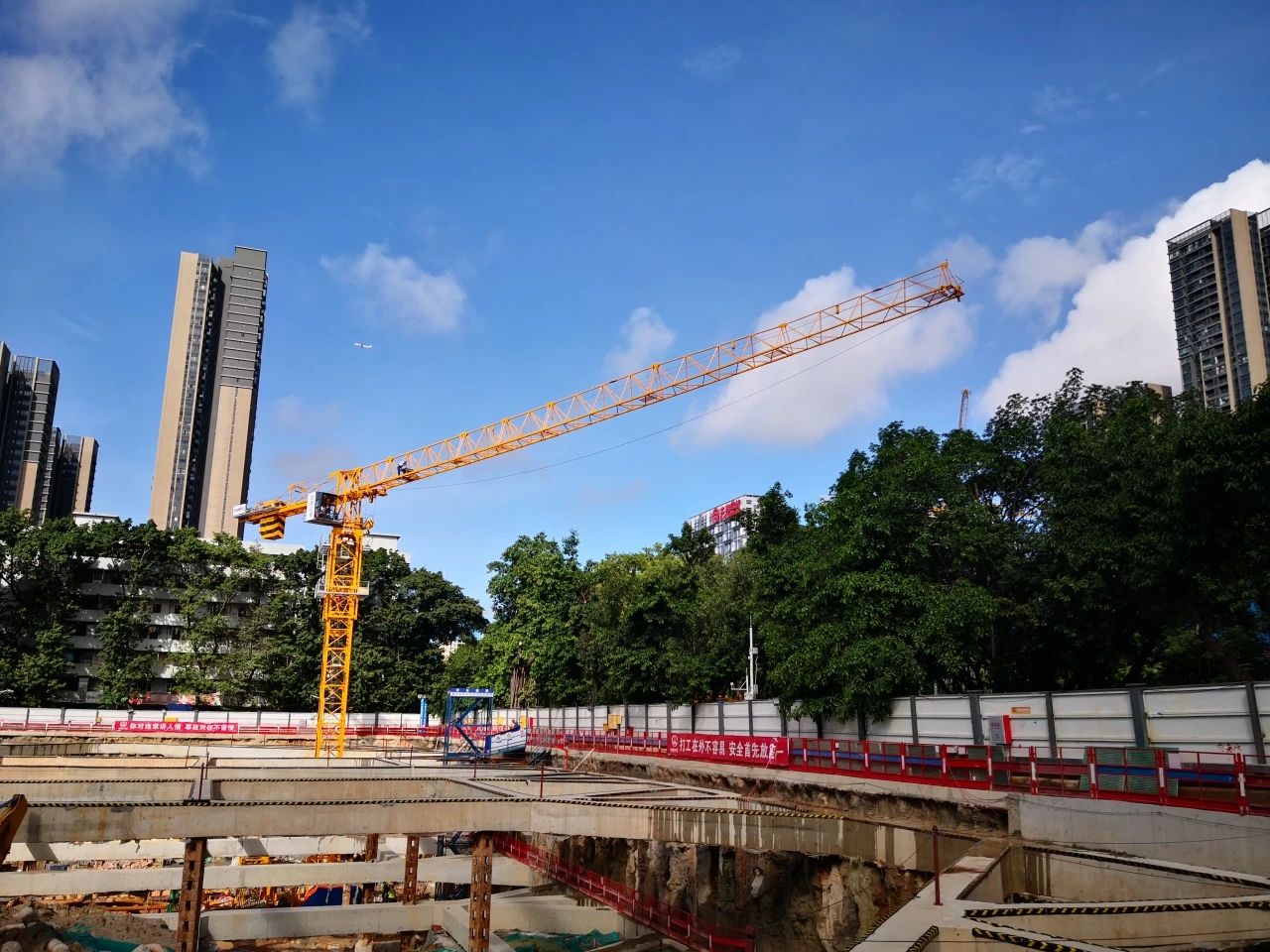 进军深圳市场！米兰在线登录-米兰(中国)
江麓塔机为人才建好家