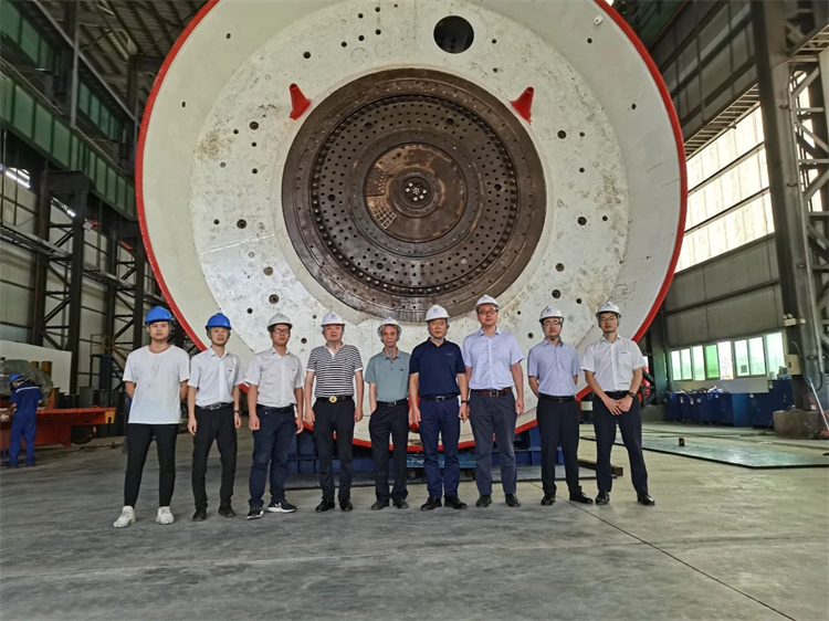 首战华东市场！中铁米兰在线登录-米兰(中国)
杭德市域铁路工程地莫区间左线盾构机顺利始发