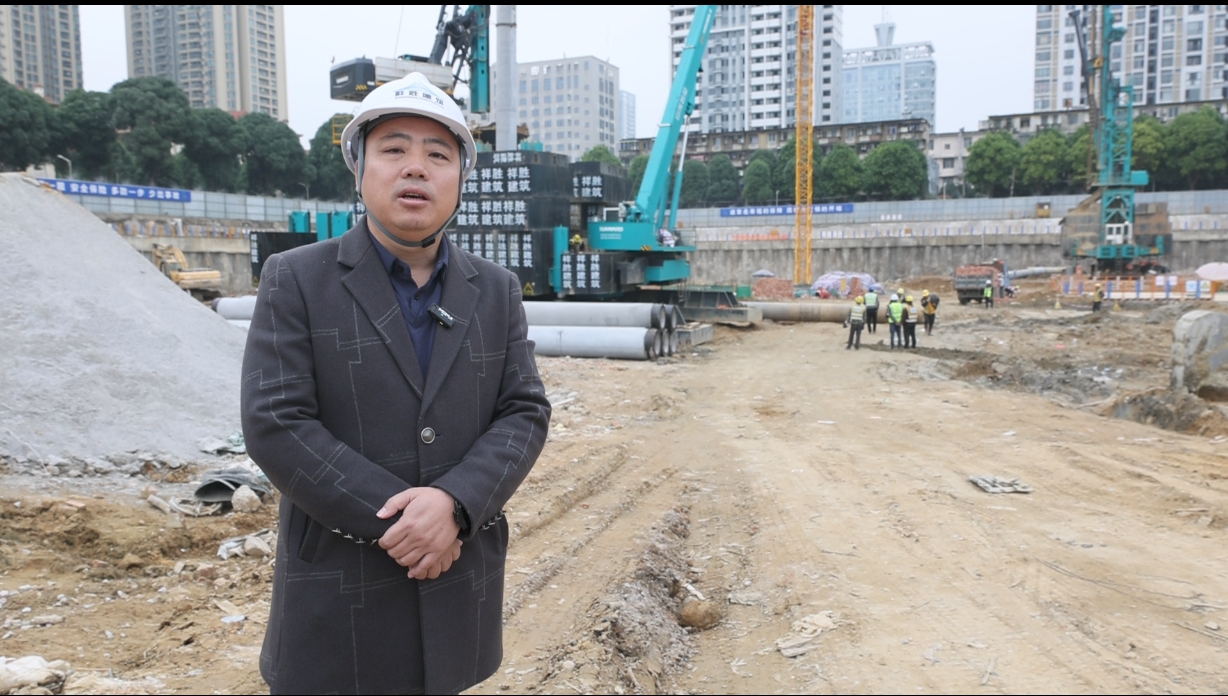 “绿巨人”显神威！米兰在线登录-米兰(中国)
智能引孔式静力压桩机助建“绿城”南宁民生项目