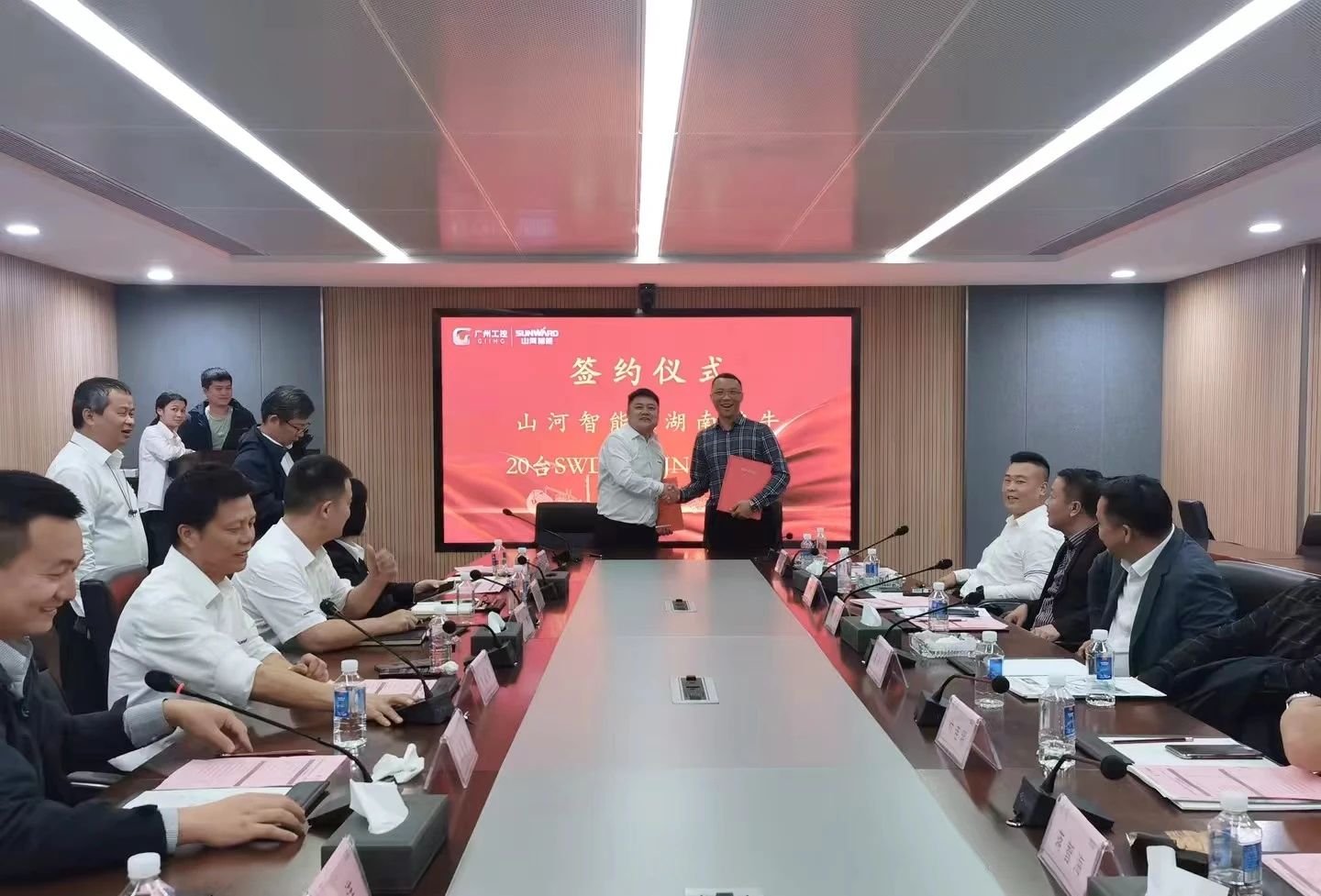 行业寒冬现暖阳！现场签购20台旋挖钻机，米兰在线登录-米兰(中国)
智能携手湖南骏牛助力国家电网项目建设