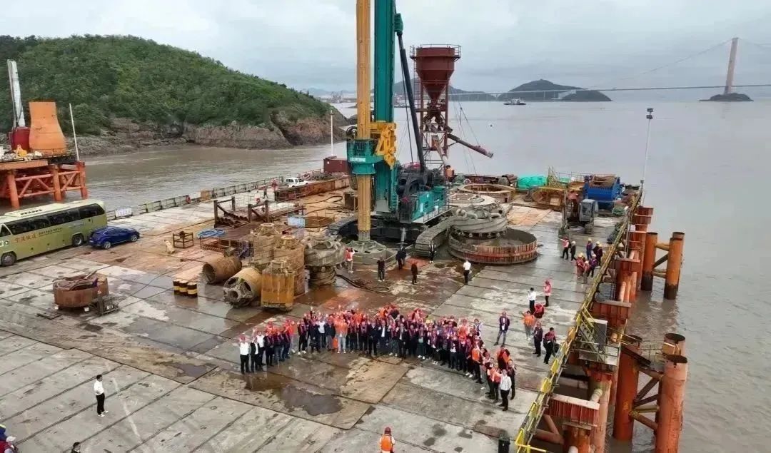 全面告捷!米兰在线登录-米兰(中国)
智能超级旋挖钻机圆满完成甬舟铁路西堠门公铁两用大桥桩基施工任务