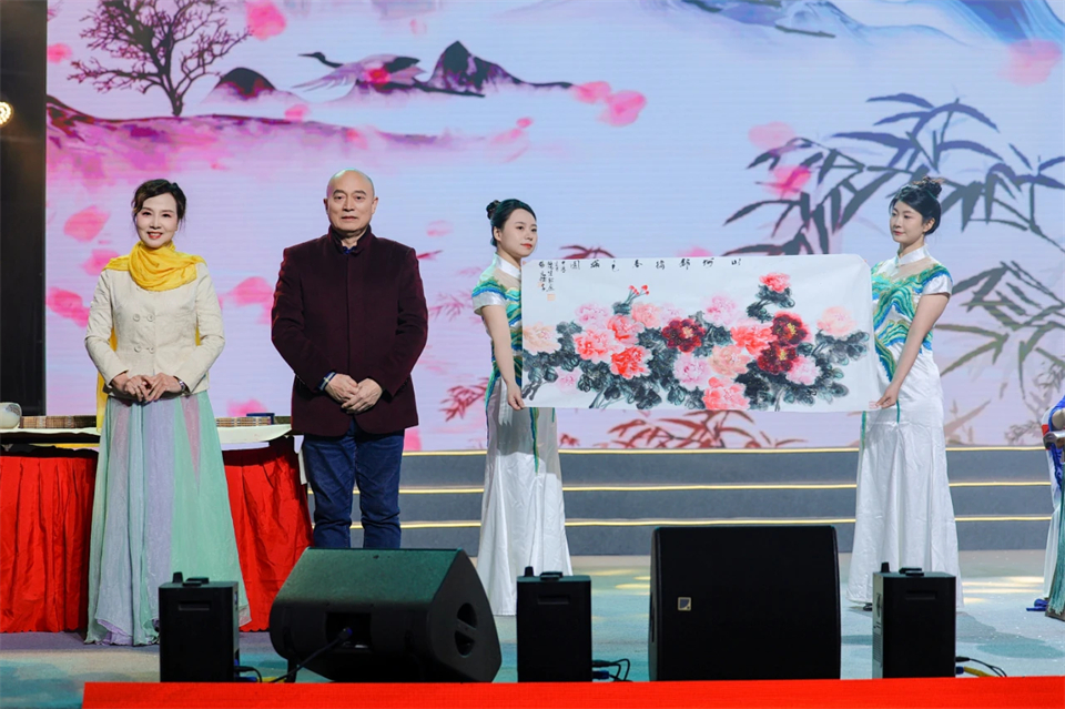 创新引领价值 理想成就未来——庆祝米兰在线登录-米兰(中国)
智能成立25周年表彰大会暨文艺晚会隆重举行
