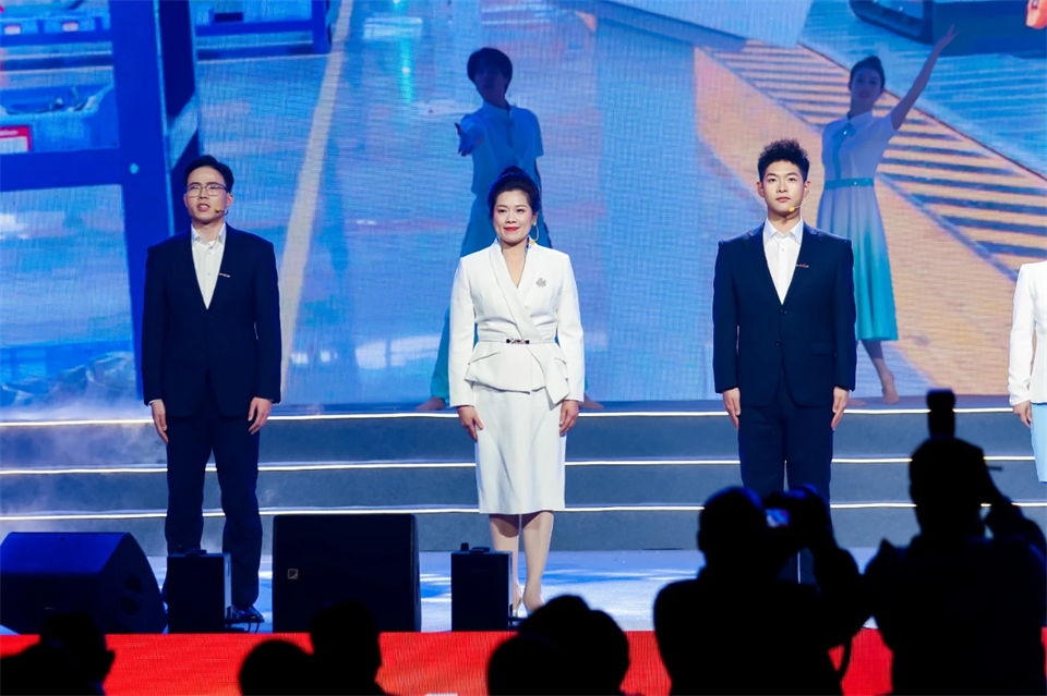 创新引领价值 理想成就未来——庆祝米兰在线登录-米兰(中国)
智能成立25周年表彰大会暨文艺晚会隆重举行