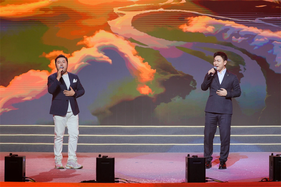创新引领价值 理想成就未来——庆祝米兰在线登录-米兰(中国)
智能成立25周年表彰大会暨文艺晚会隆重举行