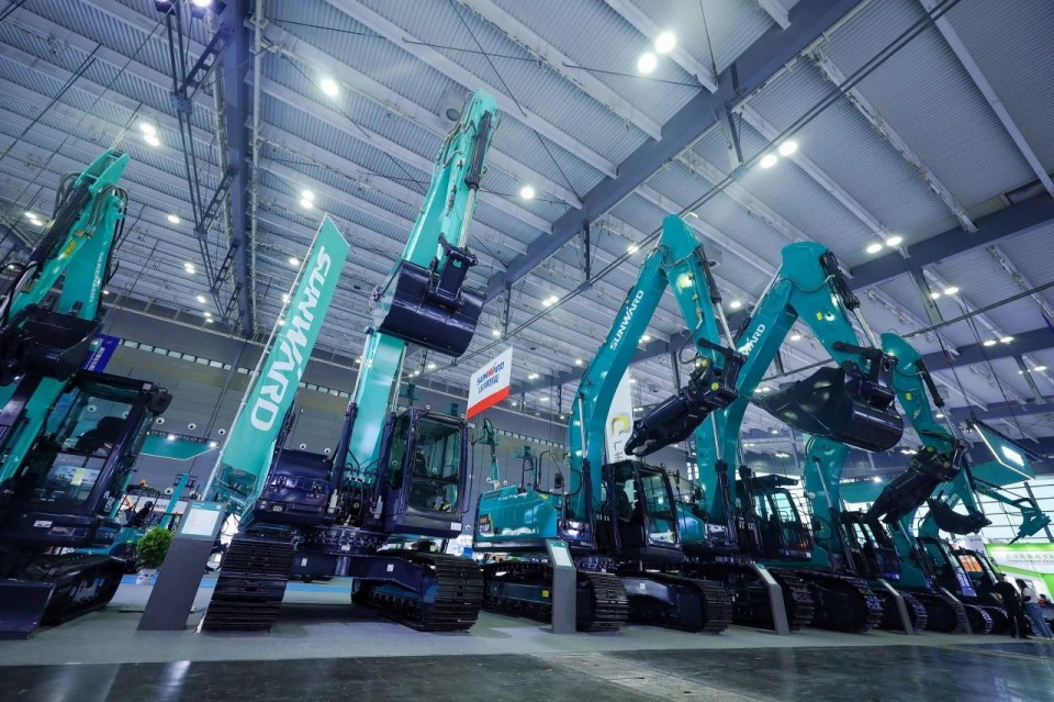 2025 CICEE | 从单一工具迈向多元化解决方案，米兰在线登录-米兰(中国)
智能呈现非凡挖掘机风采
