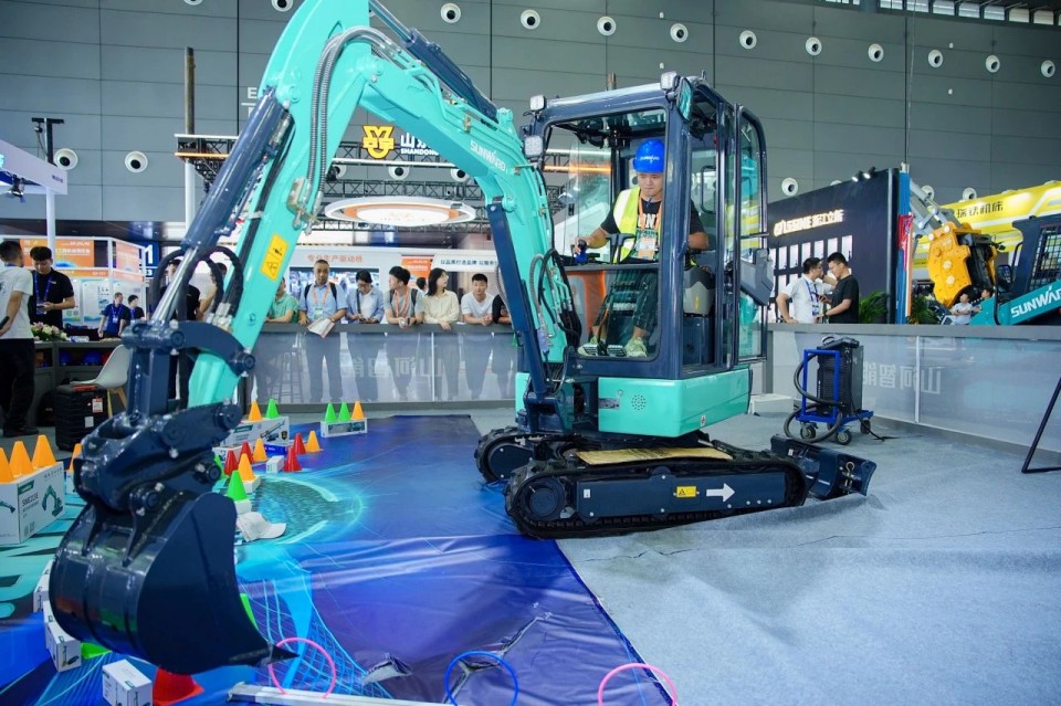 2025 CICEE | 从单一工具迈向多元化解决方案，米兰在线登录-米兰(中国)
智能呈现非凡挖掘机风采