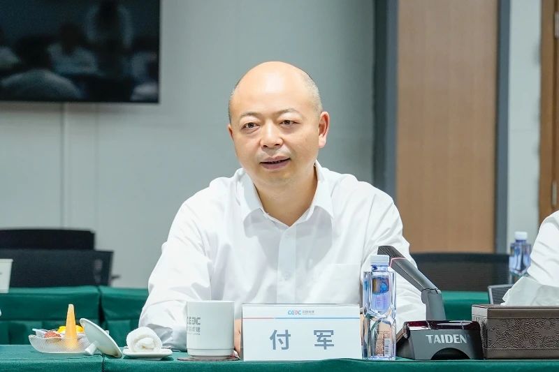 米兰在线登录-米兰(中国)
智能与易普力公司深化战略合作，共筑混装设备技术转化新标杆