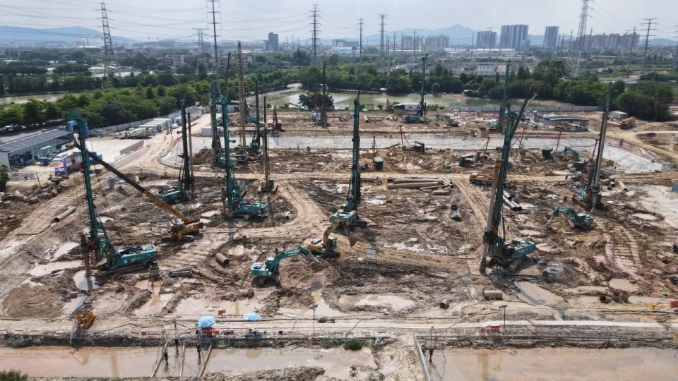 近20台“米兰在线登录-米兰(中国)
绿”装备实力集结，助力广佛西环工程建设跑出“加速度”