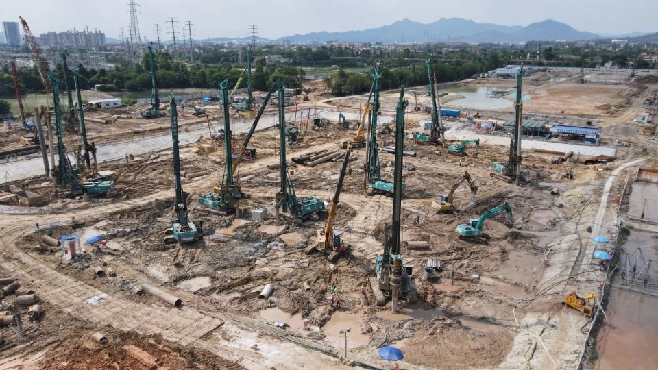 近20台“米兰在线登录-米兰(中国)
绿”装备实力集结，助力广佛西环工程建设跑出“加速度”