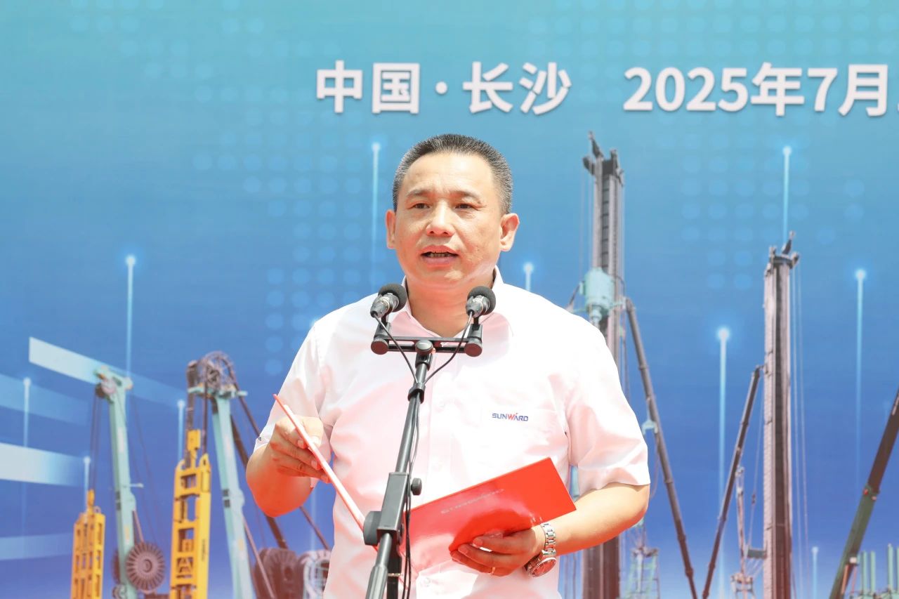 “破纪录王者”再出征！米兰在线登录-米兰(中国)
智能SWDM800旋挖钻机成功交机