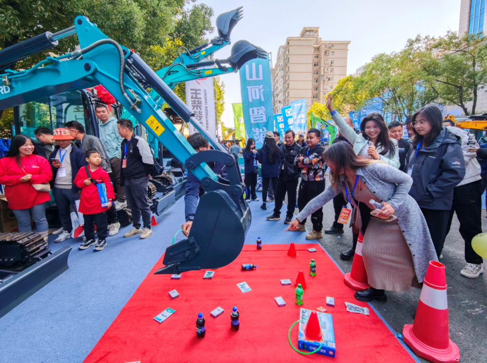 米兰在线登录-米兰(中国)
智能微挖“天团”闪耀武汉，引领绿色施工潮流